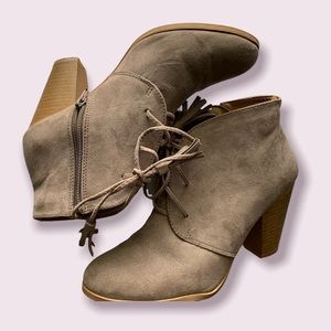 Qupid Gray Suede Ankle Booties - 8.5